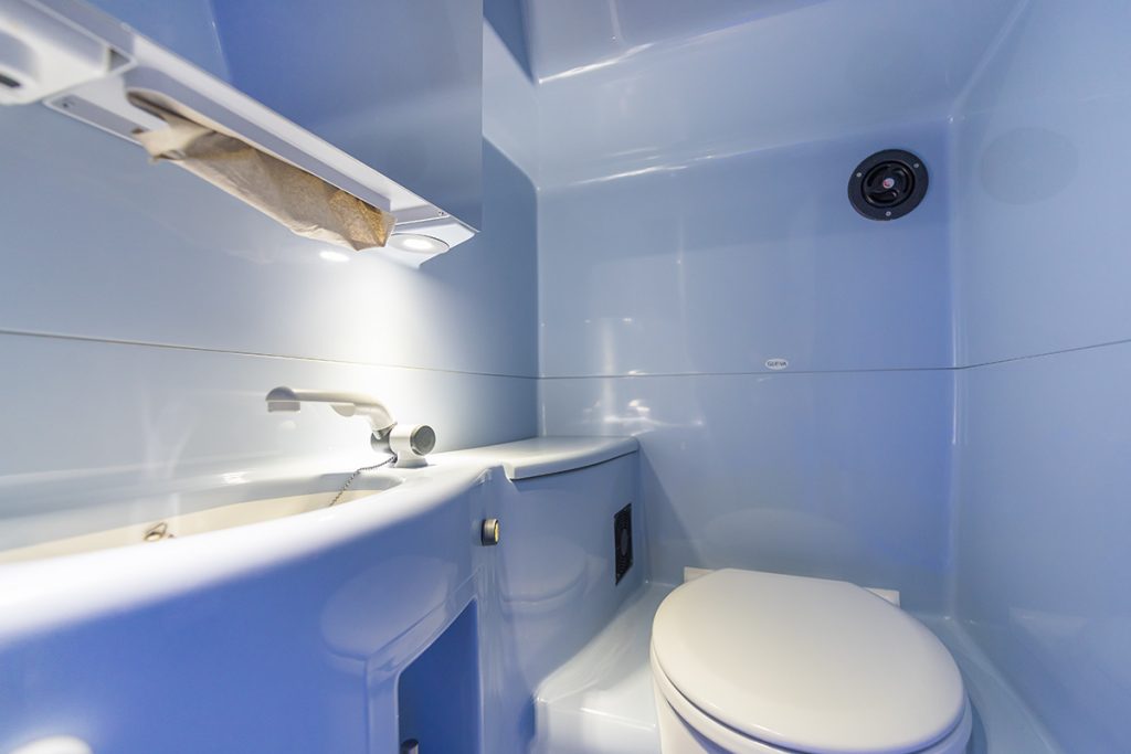 13_Mercedes_Benz_Atomic_Toilette